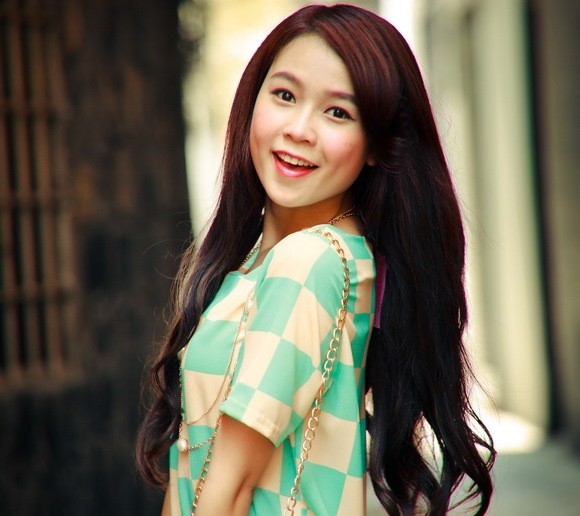 Thông tin hot girl Sam chuẩn bị theo chồng bỏ cuộc chơi từng khiến dư luận đứng ngồi không yên giữa năm 2013. Đặc biệt, trước thái độ lấp lửng, không phủ nhận nhưng cũng chưa có lời giải thích cụ thể, Sam khiến số đông càng tò mò hơn.
