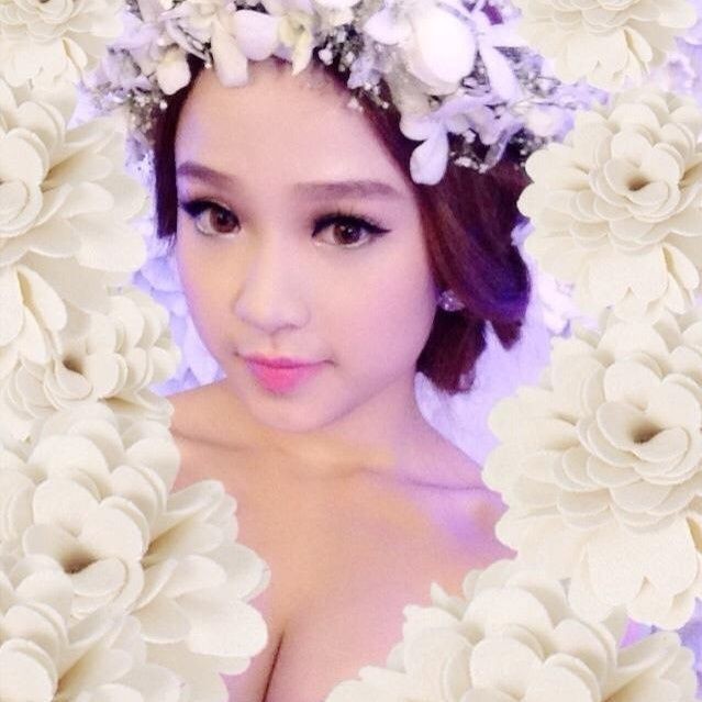 Huyền Baby - hot girl bí mật lên xe hoa và chưa một lần nhắc đến chồng. Nhiều người đoán rằng cô gặp những chuyện không vui trong tình cảm nên giấu kín, nhưng số khác lại cho rằng chồng cô là một đại gia có thế lực, Huyền không muốn công khai để mang tiếng dựa dẫm. Vì thế, ở hiện tại, dù cô đã công khai làm mẹ nhưng không ít người vẫn thắc mắc về chồng của cô.