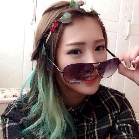 Mới đây, hot girl Malaysia đã quyết định F5 lại kiểu tóc, với hình tượng mới, Joyce Chu được nhiều dân mạng đánh giá xinh xắn và cá tính hơn rất nhiều.