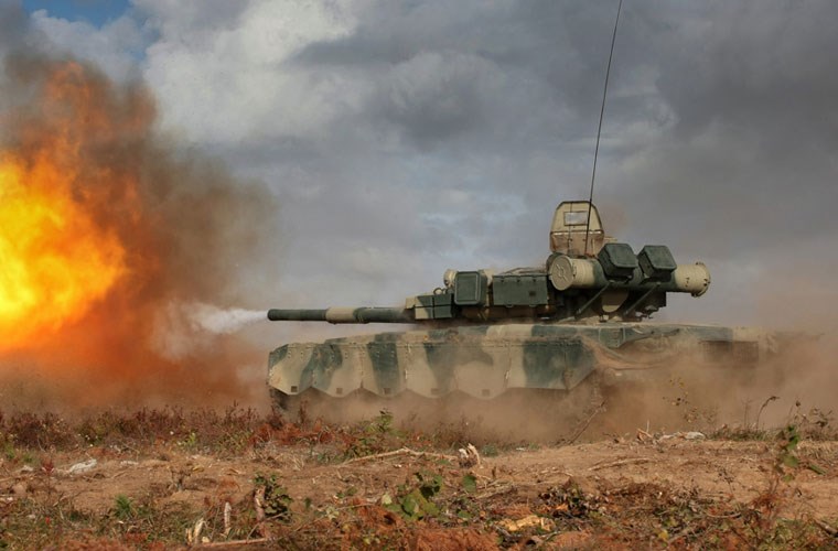 Xe tăng T-90 khai hỏa.