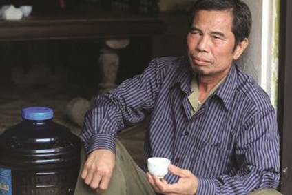 Ch&acirc;n dung n&ocirc;ng d&acirc;n tự chế thuốc trừ s&acirc;u