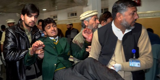 vụ thảm s&aacute;t 132 trẻ em, thủ lĩnh Taliban, Pakistan, tấn c&ocirc;ng, ti&ecirc;m chủng