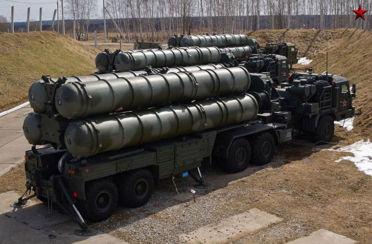Lữ đoàn phòng không số 4 Podmoskovnaya biên chế 2 trung đoàn tên lửa S-400 Triumf.