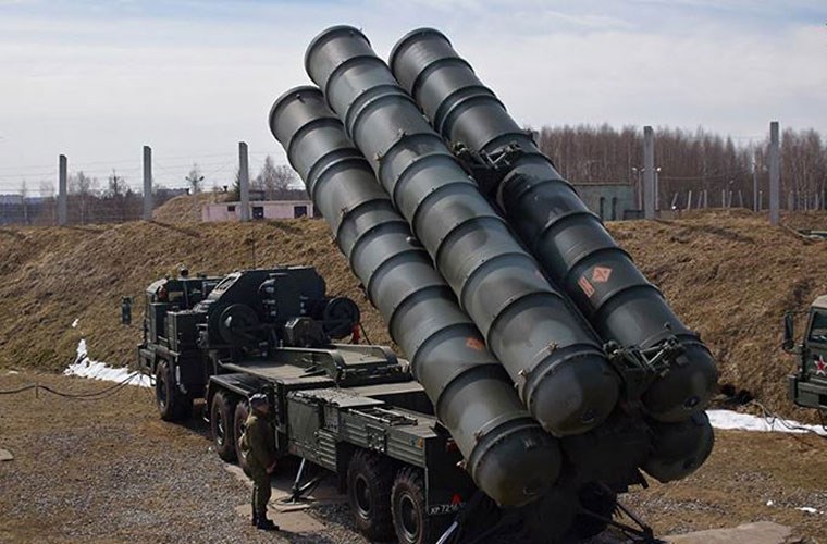 Hệ thống S-400 có khả năng tác chiến vượt trội S-300, “mắt thần” của hệ thống có thể theo dõi 100 mục tiêu ở phạm vi 400-600km.