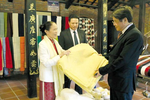 tơ lụa, con đường tơ lụa, l&agrave;ng nghề, nghệ nh&acirc;n, l&agrave;ng vạn ph&uacute;c