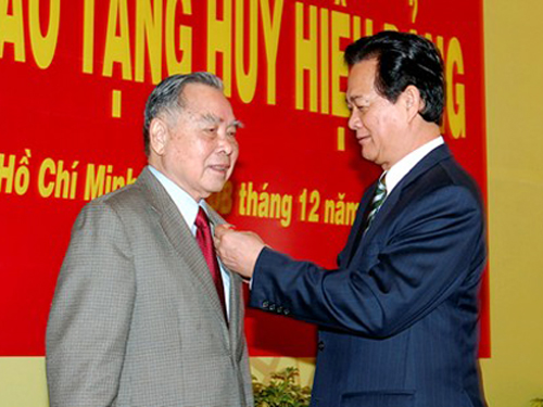 thủ tướng nguyễn tấn dũng, ch&iacute;nh phủ, thủ tướng phan văn khải, huy hiệu đảng, c&aacute;ch mạng, 13win OKVIP tựa game giải trí đỉnh cao, ủy vi&ecirc;n bộ ch&iacute;nh trị