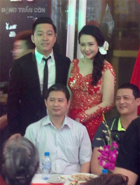  Thu Hương và thân hình khá tròn trịa trong lễ ăn hỏi.