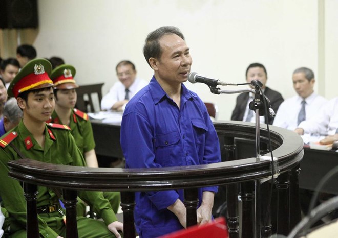 Bị cáo Mai Văn Phúc, nguyên Tổng giám đốc Vinalines trả lời câu hỏi thẩm vấn của Hội đồng xét xử.
