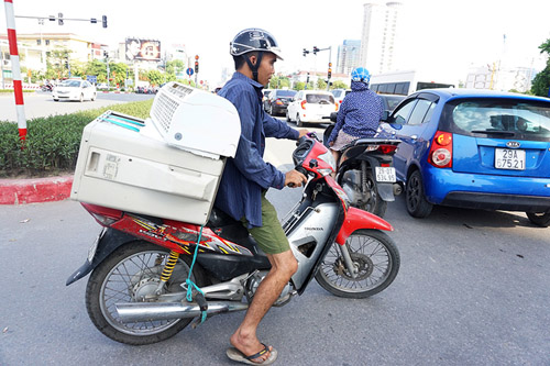 Gi&aacute; th&agrave;nh dịch vụ giao h&agrave;ng tận nơi cũng đang tăng cao