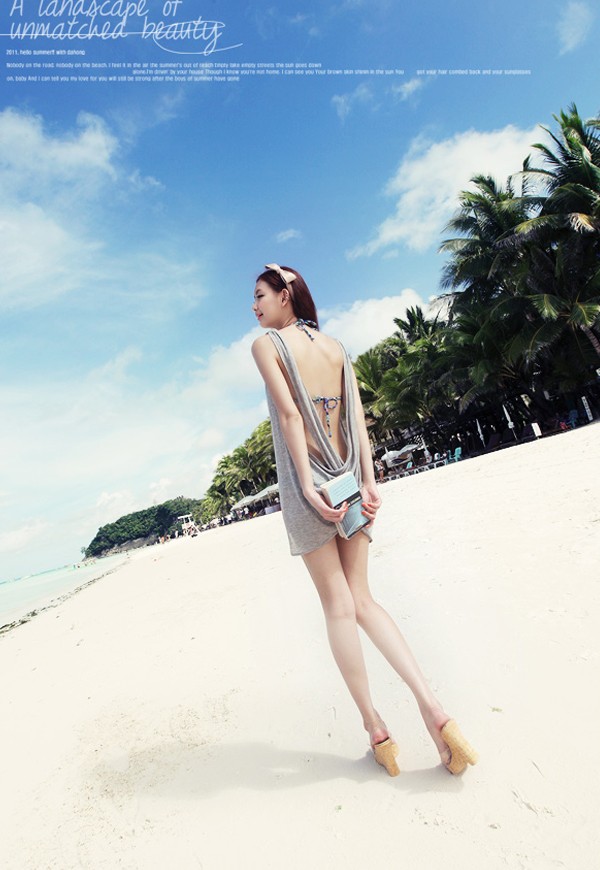 Sexy với gi&agrave;y đế xuồng v&agrave; bikini