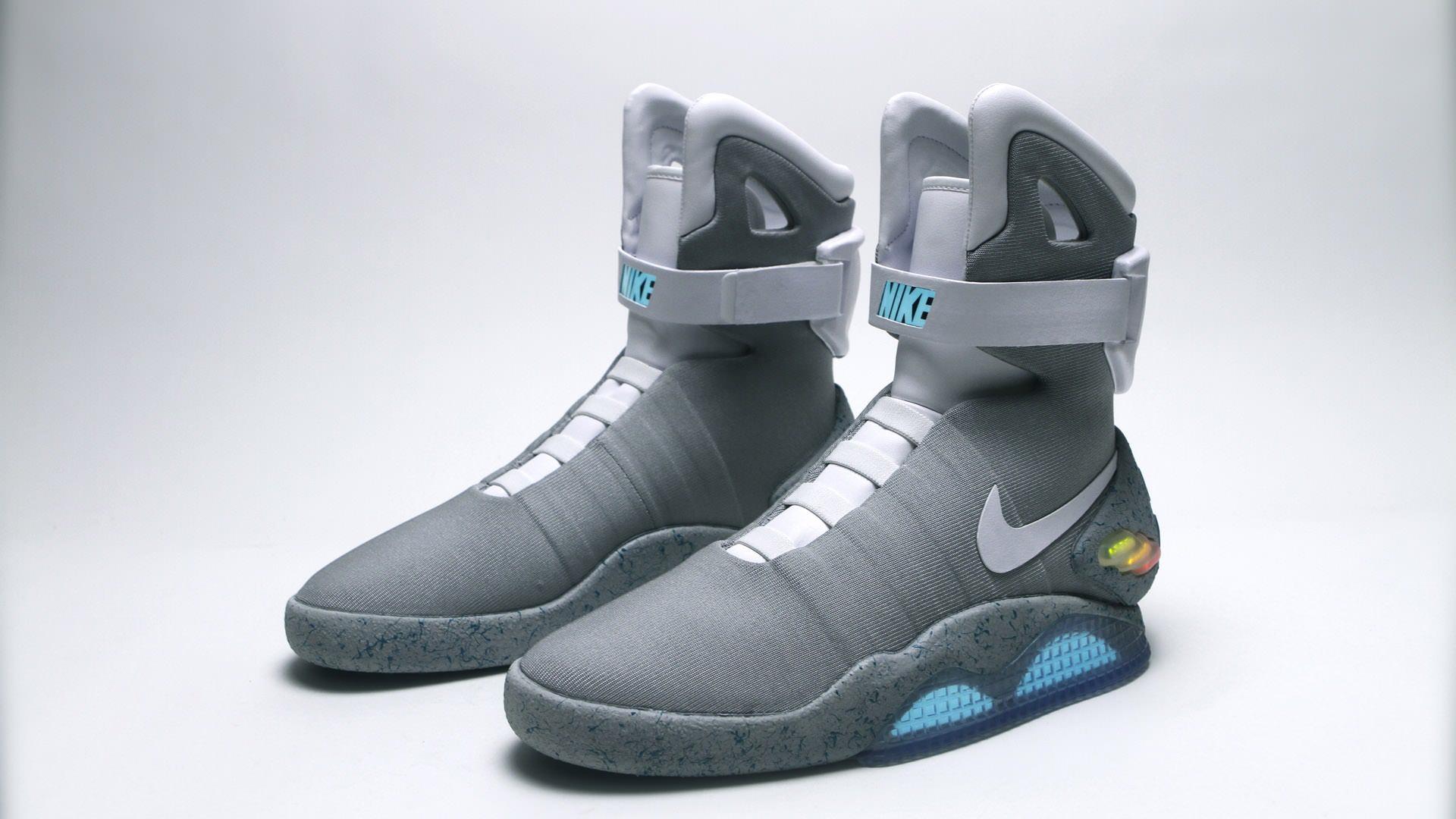 Một đ&ocirc;i gi&agrave;y kh&aacute;c của Nike mang t&ecirc;n Nike Air Mag cũng g&oacute;p mặt trong danh s&aacute;ch những đ&ocirc;i gi&agrave;y thể thao đắt nhất h&agrave;nh tinh
