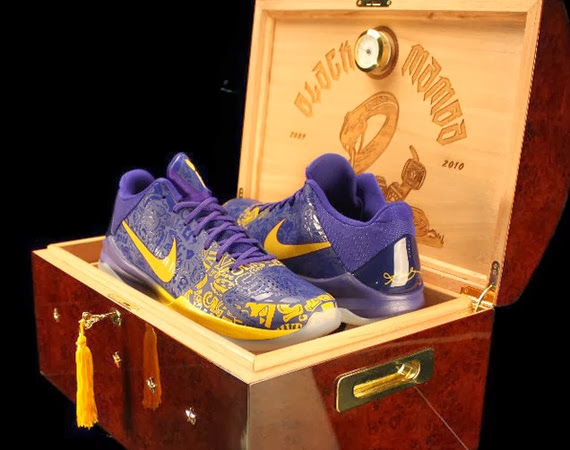 Nike Air Zoom Kobe 1 với gi&aacute; 30.000 đ&ocirc; xứng đ&aacute;ng l&agrave; một trong những đ&ocirc;i gi&agrave;y thể thao đắt nhất h&agrave;nh tinh