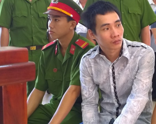 Bị c&aacute;o Ph&oacute;ng tại phi&ecirc;n t&agrave;o x&eacute;t xử tội giết người