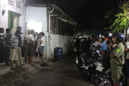 Người d&acirc;n x&oacute;m trọ ngh&egrave;o b&agrave;ng ho&agrave;ng, đau x&oacute;t khi hay tin về vụ giết người ngay trước ng&agrave;y cưới của nạn nh&acirc;n