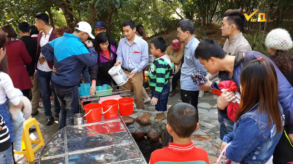 giếng thần ch&ugrave;a ba v&agrave;ng