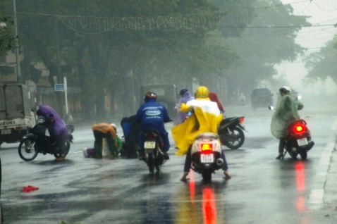 gi&oacute; mạnh nguy hiểm tại H&agrave; Nội