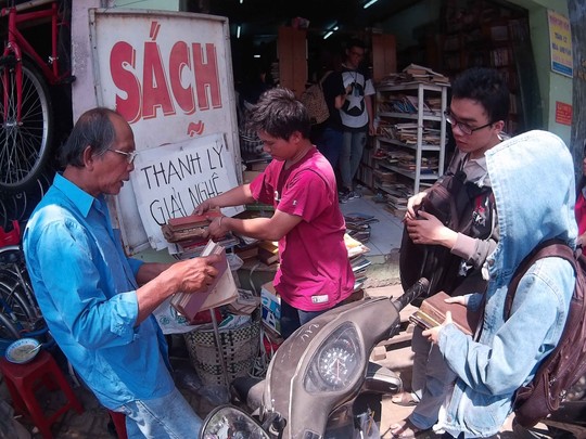 Hiệu s&aacute;ch cũ 10 tấn bị dẹp bỏ v&igrave; giải ph&oacute;ng mặt bằng