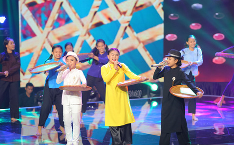 Qu&aacute;n qu&acirc;n Nguyễn Thiện Nh&acirc;n trở lại Giọng h&aacute;t Việt nh&iacute; 2015 với li&ecirc;n kh&uacute;c được d&agrave;n dựng c&ocirc;ng phu