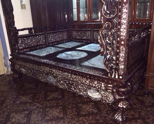 Giường c&ocirc;ng ch&uacute;a l&agrave;m ho&agrave;n to&agrave;n bằng gỗ trắc l&agrave; th&uacute; vui xa xỉ của đại gia Việt