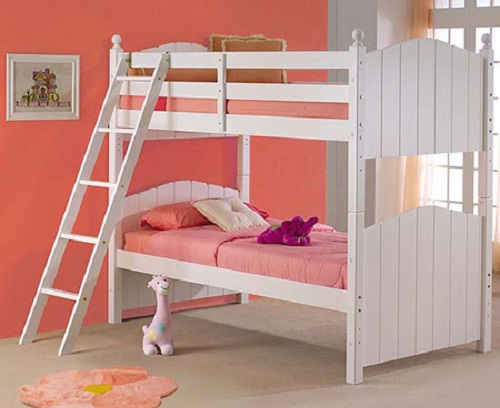 B&eacute; g&aacute;i th&iacute;ch m&agrave;u hồng hoặc m&agrave;u trắng, xanh kết hợp