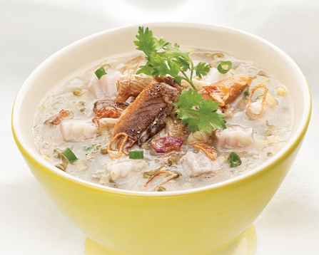 Gi&uacute;p b&eacute; tăng c&acirc;n nhanh với m&oacute;n ch&aacute;o lươn khoai m&ocirc;n thơm ngon