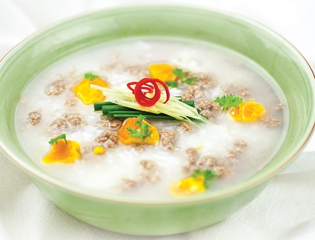 Ch&aacute;o thịt b&ograve; rau củ ngon miệng gi&uacute;p b&eacute; ăn nhiều k&iacute;ch th&iacute;ch qu&aacute; tr&igrave;nh tăng c&acirc;n