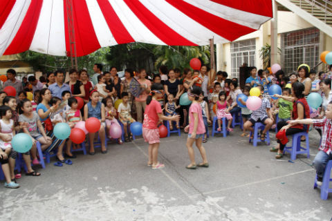 Bịt mắt bắt dê.