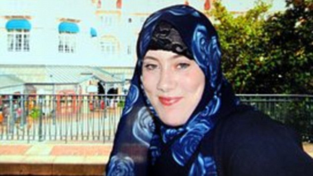 G&oacute;a phụ trắng Samantha Lewthwaite