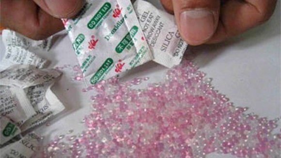 G&oacute;i chống ẩm v&ocirc; c&ugrave;ng nguy hại cho trẻ