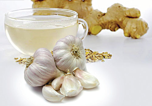Gừng, tỏi, ớt cũng l&agrave; c&aacute;c loại gia vị cần c&oacute; trong chế độ dinh dưỡng m&ugrave;a đ&ocirc;ng