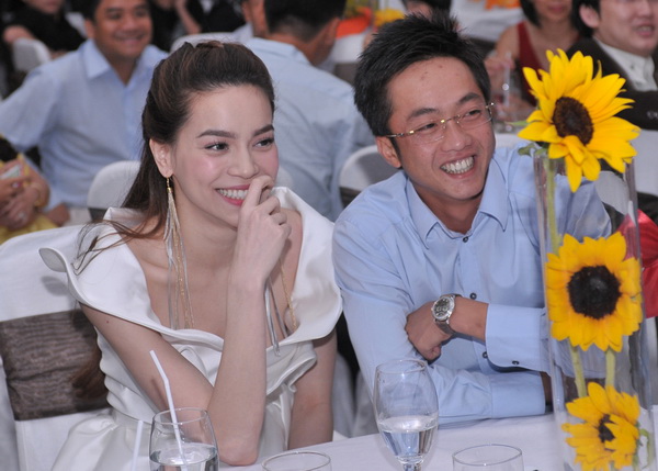 Hiện nhiều ý kiến cho rằng Hà Hồ và Cường đô la đã ly thân