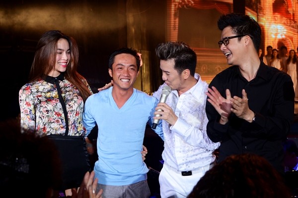Hồ Ngọc Hà, Cường đô la tiếp tục tay trong tay có mặt ở liveshow kỷ niệm 15 năm ca hát của Đàm Vĩnh Hưng 