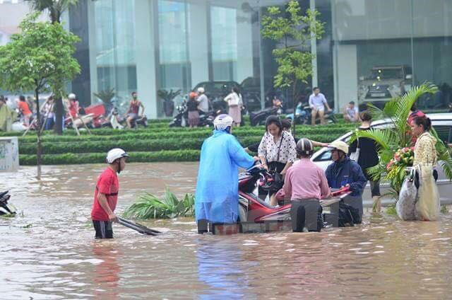 H&agrave; Nội ngập &uacute;ng v&igrave; s&acirc;u v&igrave; trận mưa to ng&agrave;y 25/5