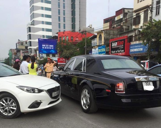 Xe Rolls Royce Phantom Rồng