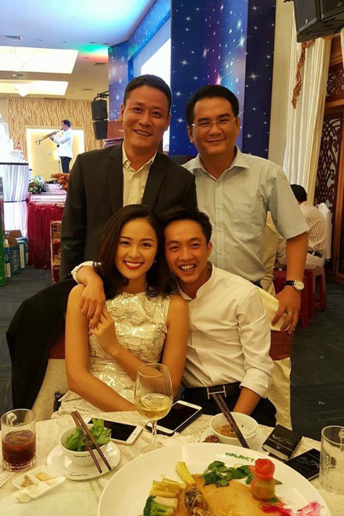 những h&igrave;nh ảnh th&acirc;n mật của cả hai li&ecirc;n tục được c&ocirc;ng khai v&agrave; lọt v&agrave;o ống k&iacute;nh của ph&oacute;ng vi&ecirc;n