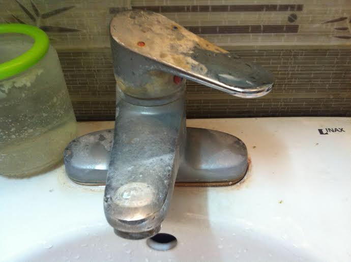 V&ograve;i nước bị oxy h&oacute;a lớp mạ inox ph&iacute;a b&ecirc;n ngo&agrave;i