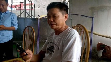 &Ocirc;ng Nguyễn Đức Khắc trao đổi về hiện tượng lạ rắn trong trứng g&agrave; đang khiến người d&acirc;n Hải Dương x&ocirc;n xao