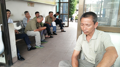 Người cửu vạn, xe &ocirc;m lo sợ c&ocirc;ng việc kh&ocirc;ng c&ograve;n, cuộc sống gia đ&igrave;nh th&ecirc;m phần kh&oacute; khăn sau khi bến xe Tam Bạc đ&oacute;ng cửa