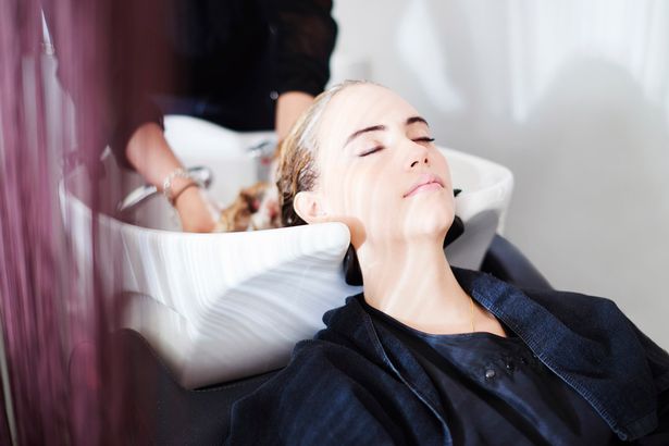 Đột quỵ khi gội đầu tại salon chỉ l&agrave; hi hữu