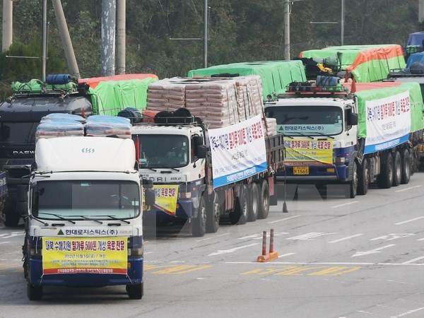 Đoàn xe vi&ecirc;̣n trợ nh&acirc;n đạo của Hàn Qu&ocirc;́c tới Tri&ecirc;̀u Ti&ecirc;n 