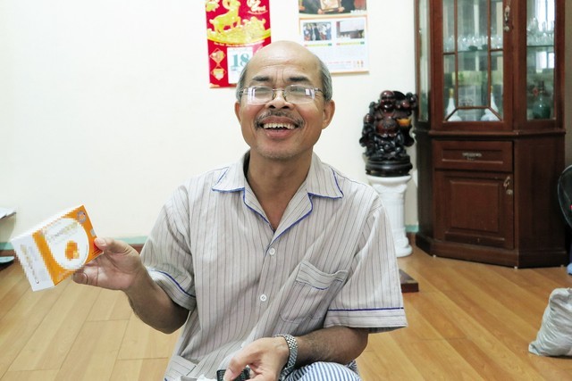 Nghệ sĩ H&aacute;n Văn T&igrave;nh lu&ocirc;n tươi cười trong qu&aacute; tr&igrave;nh điều trị bệnh ung thư