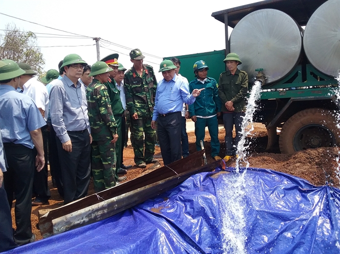 Ph&oacute; Thủ tướng Nguyễn Xu&acirc;n Ph&uacute;c chỉ đạo t&igrave;m mọi giải ph&aacute;p khắc phục hạn h&aacute;n, ổn định sản xuất cho v&ugrave;ng T&acirc;y Nguy&ecirc;n