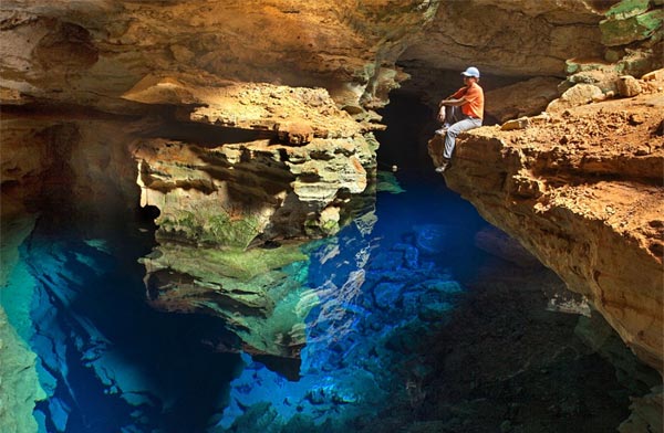 Vẻ đẹp v&ocirc; h&igrave;nh của hang động kỳ vĩ ở Brazil