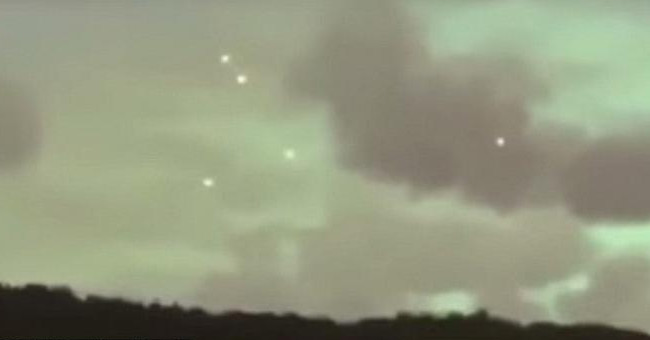 Hình ảnh UFO xuất hiện trên bầu trời Hawaii Hình ảnh UFO xuất hiện trên bầu trời Hawaii