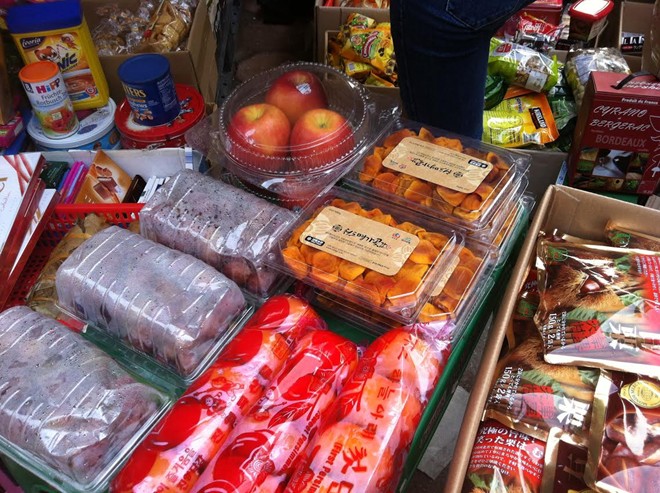H&agrave;ng ngoại h&uacute;t kh&aacute;ch