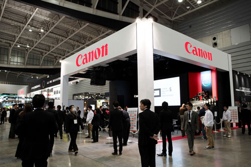 Tiến h&agrave;nh thu hồi m&aacute;y ảnh nhưng Canon lại kh&ocirc;ng th&ocirc;ng b&aacute;o rộng r&atilde;i v&agrave; kh&ocirc;ng th&ocirc;ng b&aacute;o tới cơ quan chức năng về lộ tr&igrave;nh thu hồi