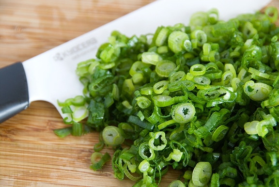 Khám phá công dụng của hành lá
