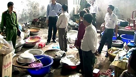 Khu vực chế biến đầy bụi bẩn