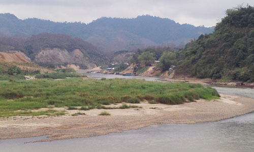 Một trong ba điểm vận chuyển h&agrave;ng lậu ở bến Quang Kim