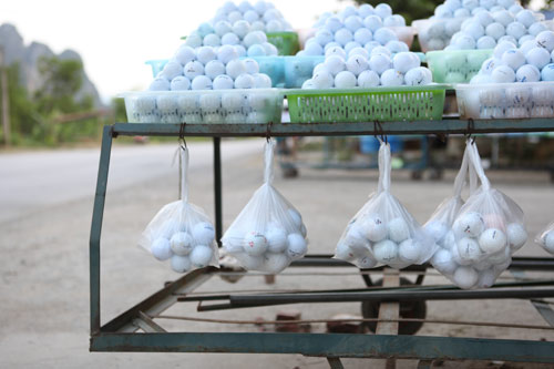 C&oacute; cả những chợ b&oacute;ng cũ phục vụ nhu cầu người mới tập chơi golf